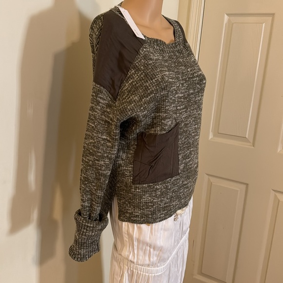 NWT Women’s Sweater Size Small Olive Green Thick Sweater - Picture 4 of 9